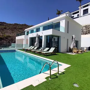 https://apartamento-con-piscina-privada.adeje-hotels.com